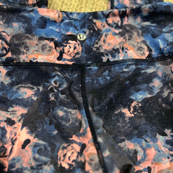 LULULEMON special edition floral leggings - Picture 3 of 3